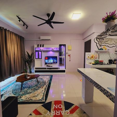 Denan Homestay Casa Kayangan 이포 외부 사진