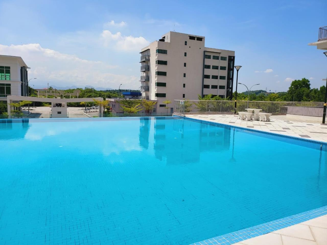 Denan Homestay Casa Kayangan 이포 외부 사진
